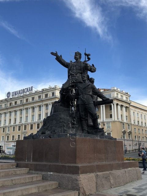 plaza central de Vladivostok(Ploschad Bortsov Revolutsy) Monumento luchadores sovieticos