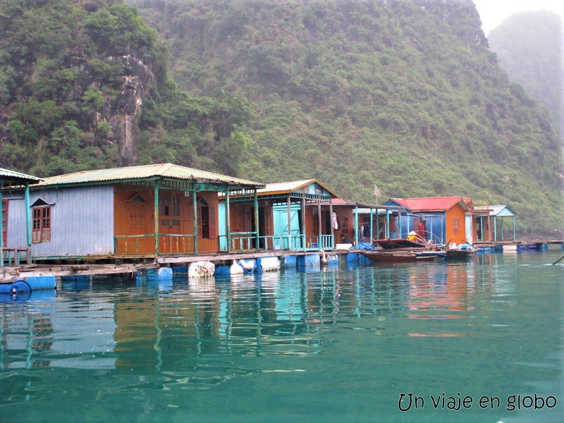 Pueblo flotante Bahia Halong