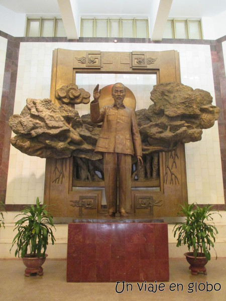 Estatua Ho Chi Minh