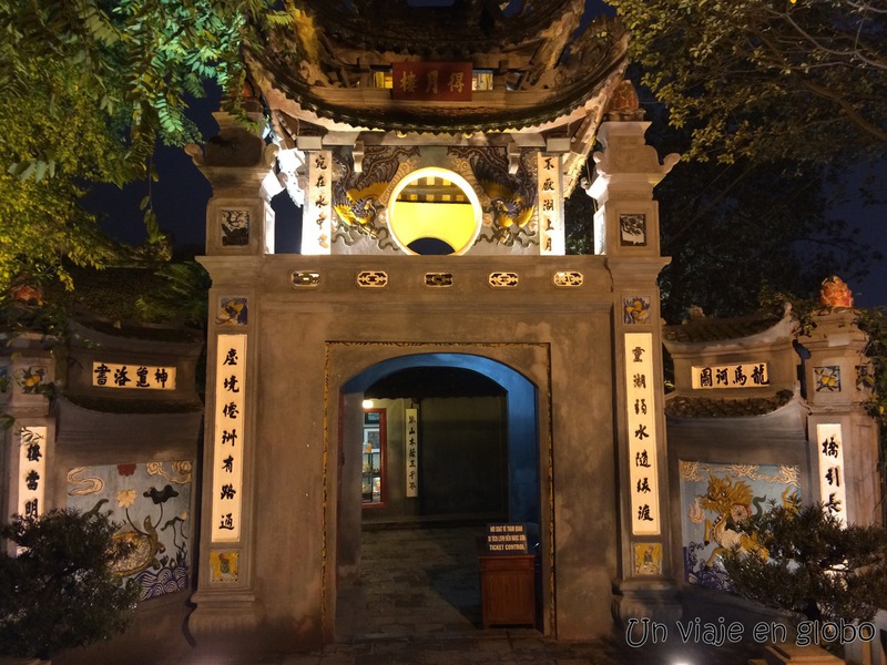 Entrada Pagoda de Ngoc Son