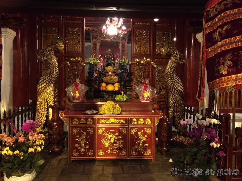 Interior Pagoda de Ngoc Son