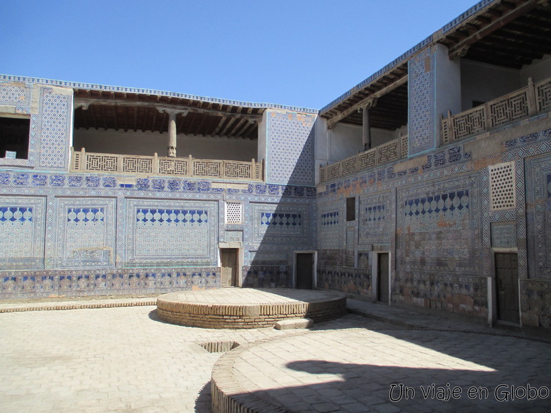 Plataforma para yurta tallados El Palacio Tash Hauly Khiva