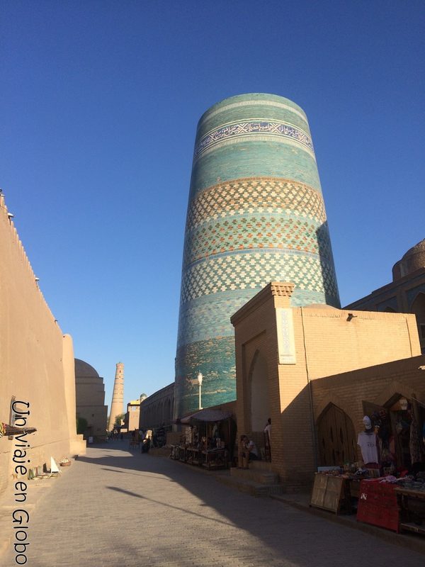 Minarete inacabado Kalta Minor, Khiva, un imprescindible que ver en Uzbekistan