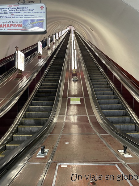 Escalera Estación de Metro Universytet