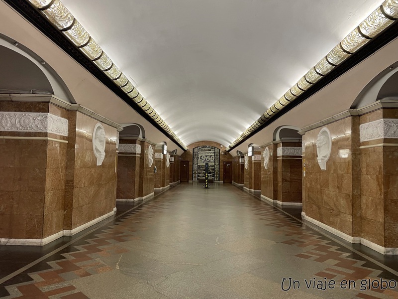 Interior Estación de Metro Universytet