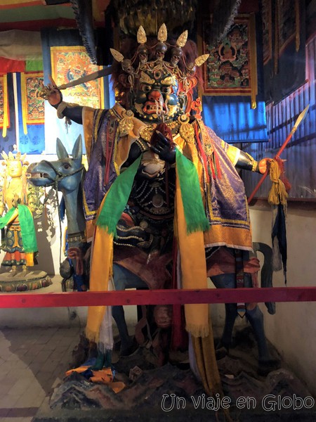 Estatuas interior Monasterio de Erdene Zuu