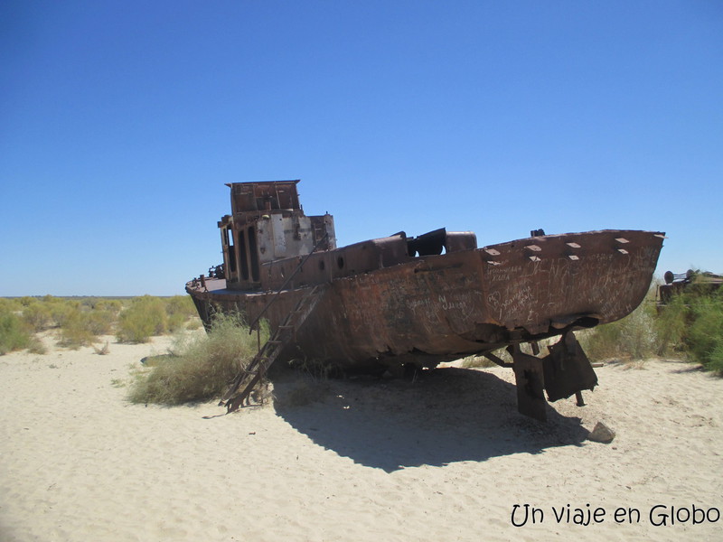 Cementerio de Barcos Mar Aral