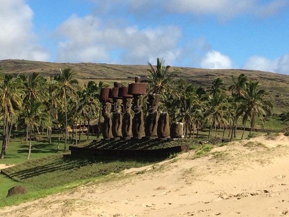 Playa Ahu Nau Nau y los moái de Anakena - Isla de Pascua