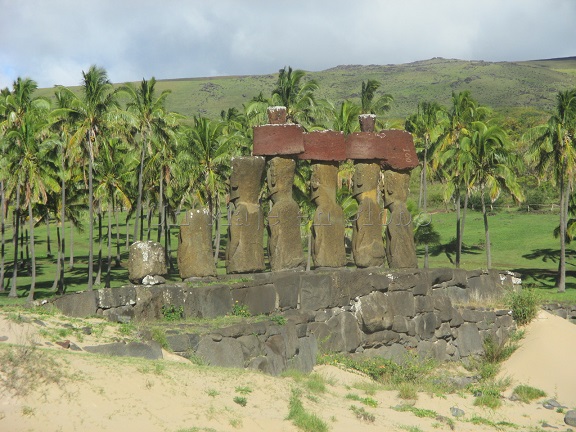 Playa Ahu Nau Nau y los moái de Anakena - Isla de Pascua