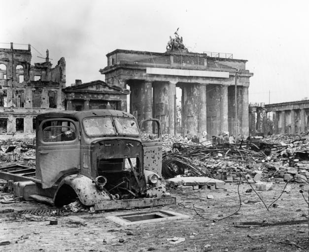 Berlin 1945 Puerta de Brandemburgo