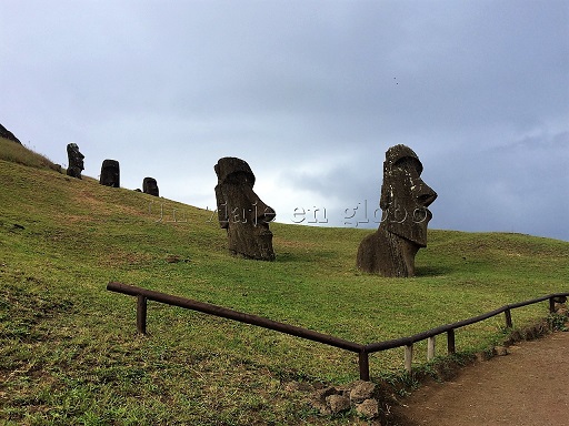 Rano Raraku La cantera de los Moáis - Isla de Pascu