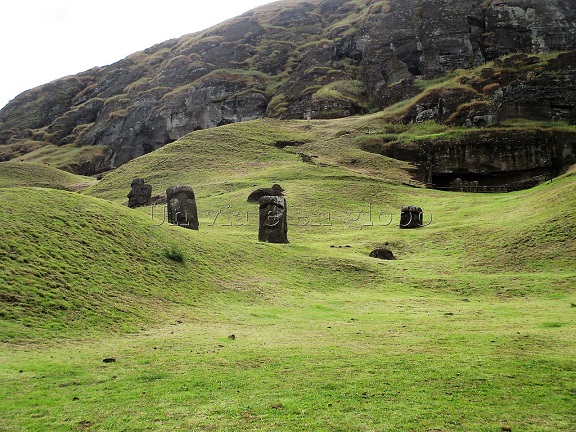 Rano Raraku La cantera de los Moáis - Isla de Pascu