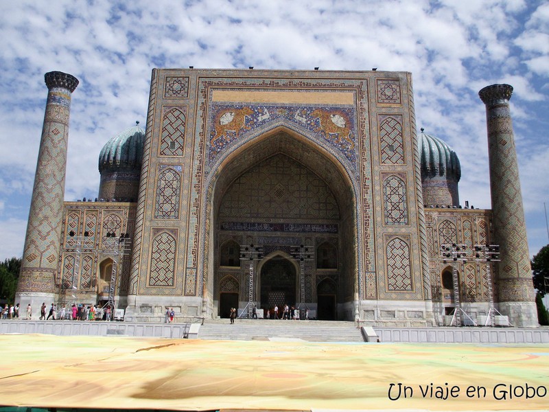 Madrasa Sher-Dor Samarkanda un imprescindible que ver en Uzbekistan