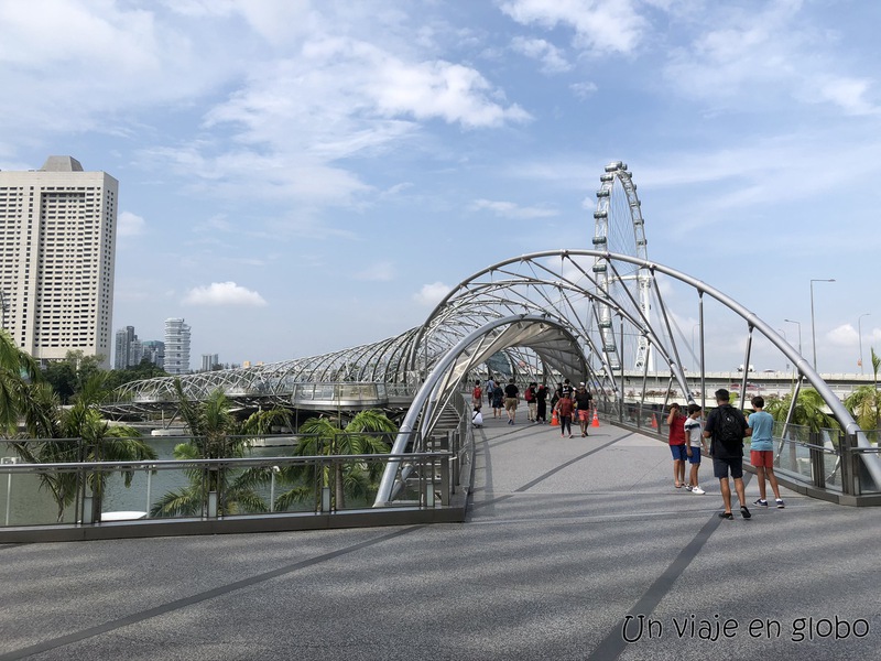 Helix Bridge y la noria Singapore Flyer