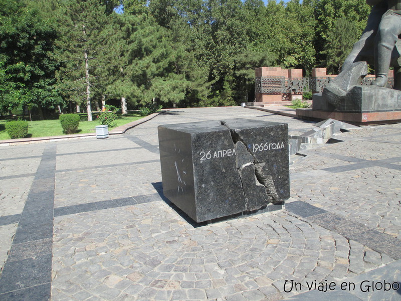 Monumento Recuerdo del Terremoto 1966 Tashket