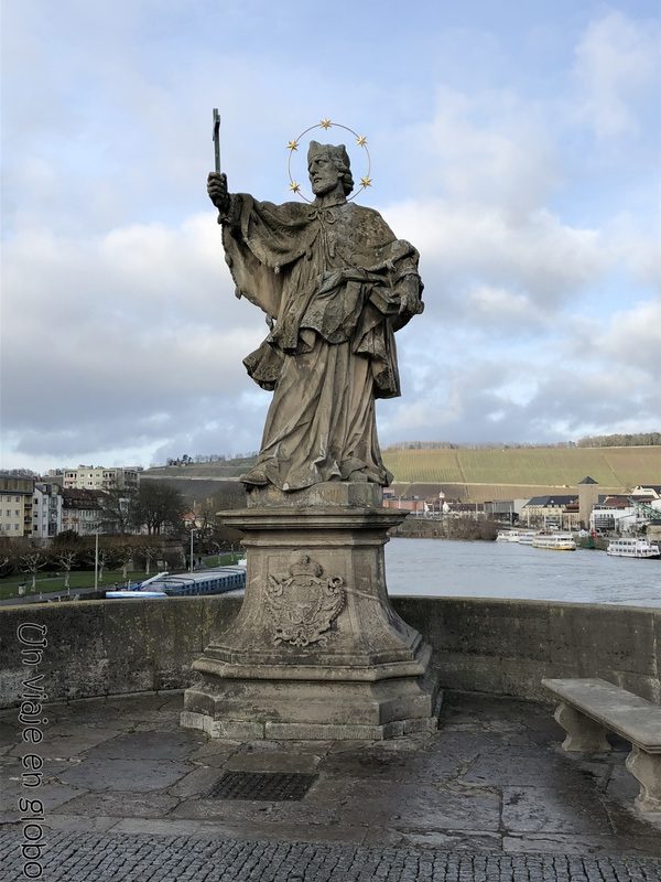 Estatuas Puente old Main